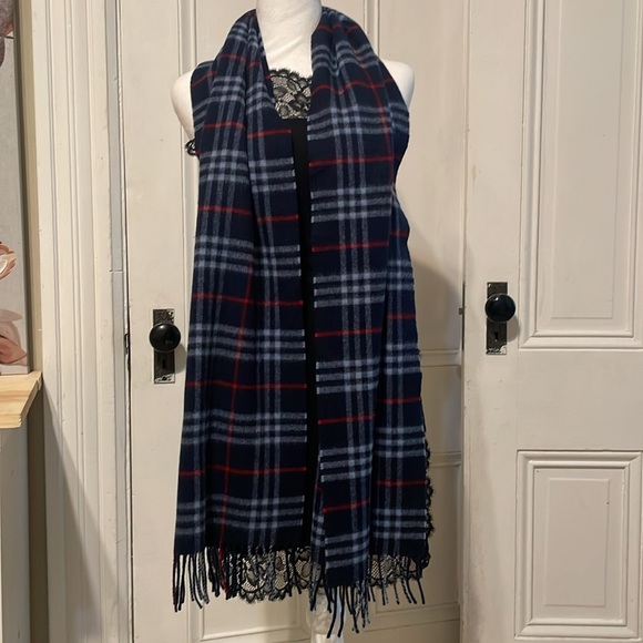 Burberry Winter Scarf Unisex (B) - Picture 7 of 9